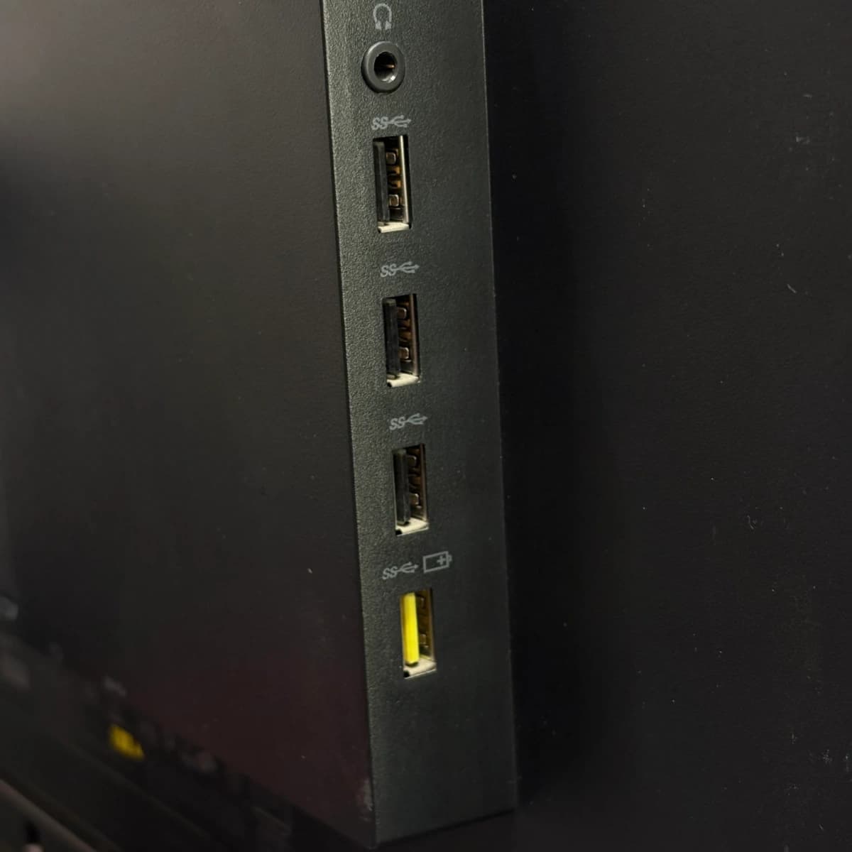 مانیتور لنوو 24 اینچ lenovo thinkvision t24i-10 - 4