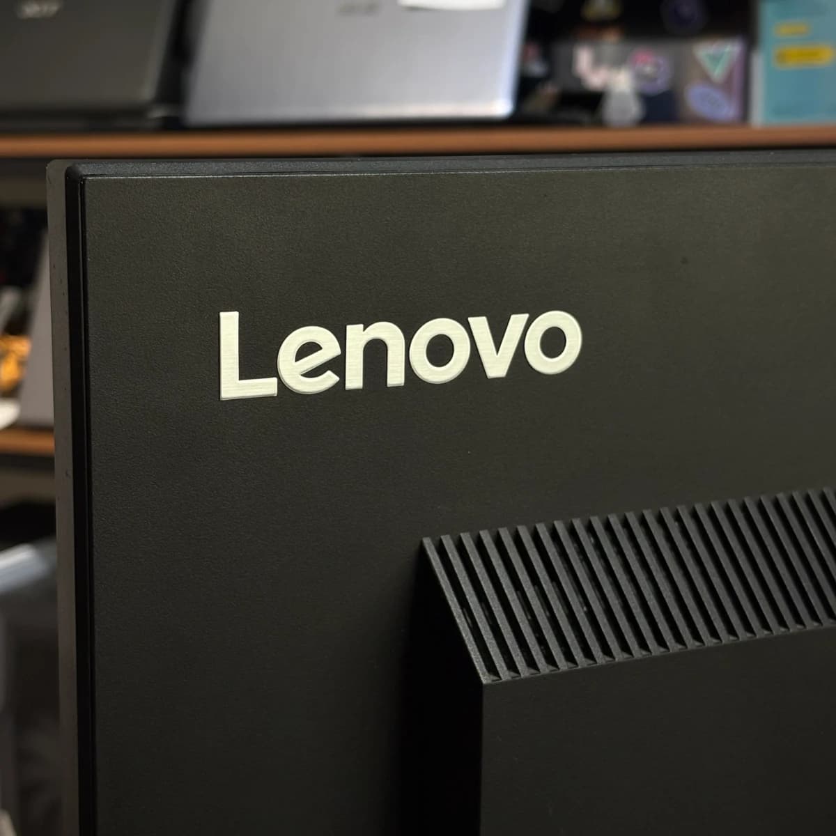مانیتور لنوو 24 اینچ lenovo thinkvision t24i-10 - 3